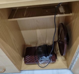 Máquina de coser Refrey eléctrica con mueble