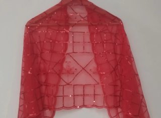 Elegante chal rectangular rojo con lentejuelas