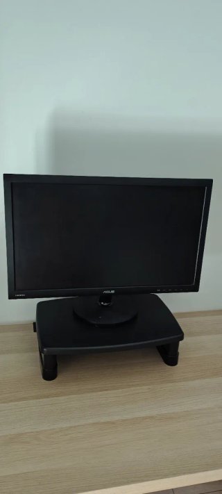 Conjunto escritorio: mesa, silla, monitor,etc