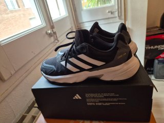 Zapatillas Adidas Courtjam Negras y Blancas
