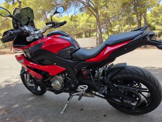 BMW S1000XR Roja y Negra