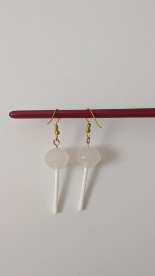 Pendientes piruleta blanca