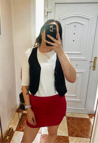 Chaleco negro Stradivarius con lazada