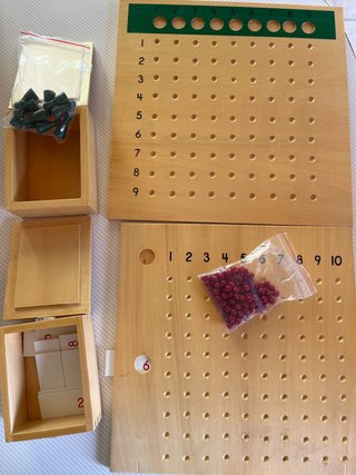 Montessori Tablas para multiplicar y dividir