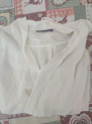 Lote 2 camisas: roja y blanca