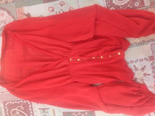 Lote 2 camisas: roja y blanca