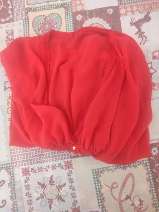 Lote 2 camisas: roja y blanca
