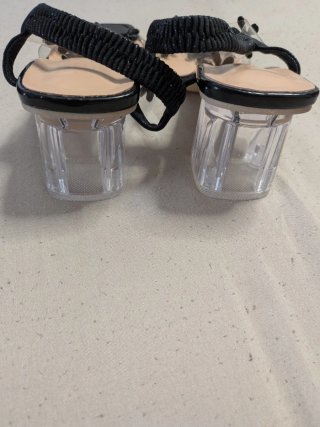 Sandalias T42 con flores negras
