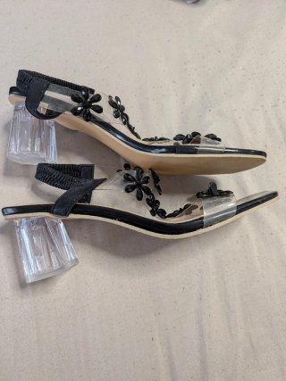 Sandalias T42 con flores negras