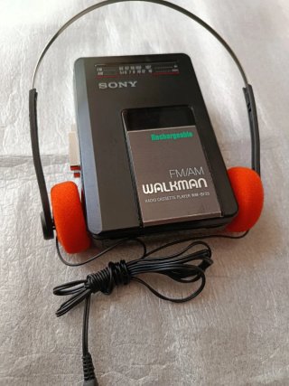 Walkman Sony FM/AM Radio Cassette WM-BF28