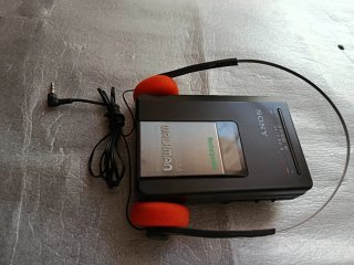 Walkman Sony FM/AM Radio Cassette WM-BF28