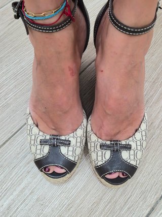 Sandalias CH Cuña Beige y Marrón