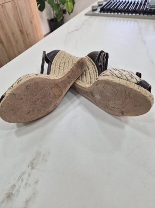 Sandalias CH Cuña Beige y Marrón