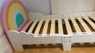 Cama infantil arcoíris rosa ( solo cama)