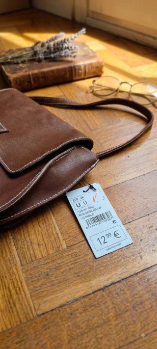 Bolso marrón tipo bandolera