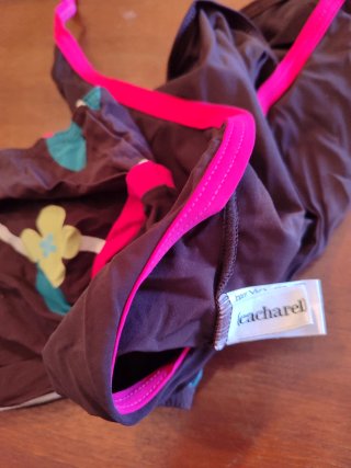 Bikini sin estrenar con estampado floral