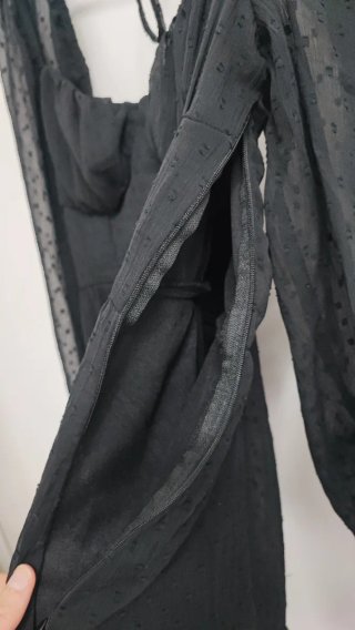 Vestido negro manga larga transparente