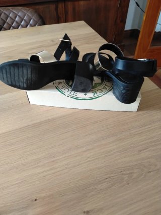 Sandalias Verano Negro y Dorado
