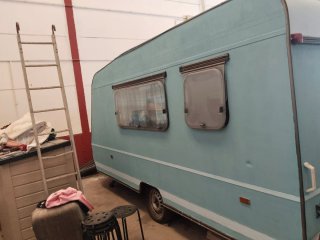 Caravana 750 kg con papeles marca Adriá