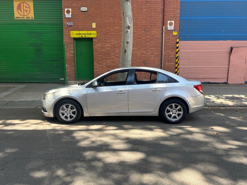 Chevrolet Cruze 2010 - foto 1