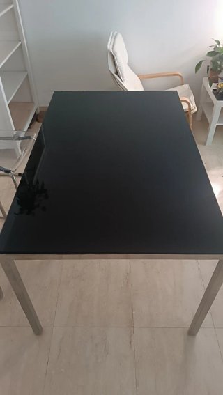 Mesa comedor cristal y metal + 4 sillas