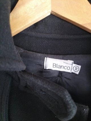Cazadora lana negra tipo gabardina con cinturón
