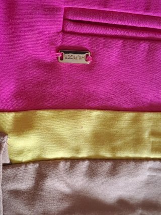Pantalón rosa chicle con regalo