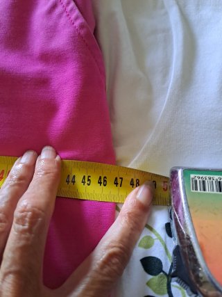 Pantalón rosa chicle con regalo