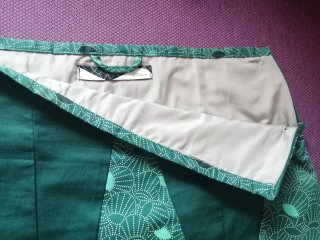 Falda verde con estampado
