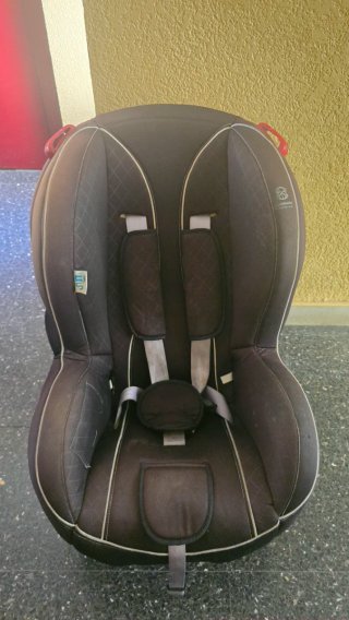 Silla de coche Megamax roja y negra 2 x 30€