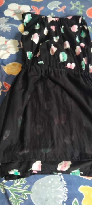 Vestido negro estampado floral algodón