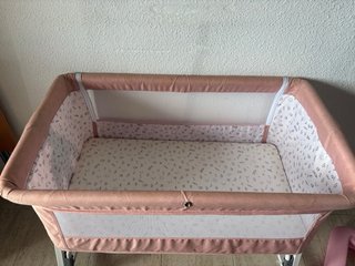 Minicuna rosa con estampado