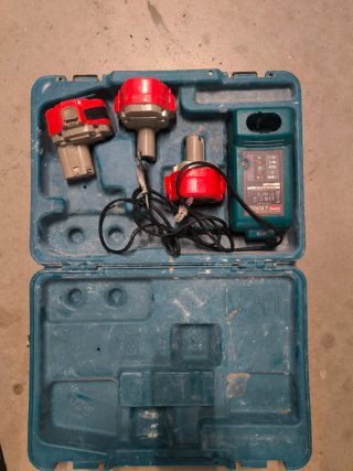 Cargador Makita + 3 Baterías