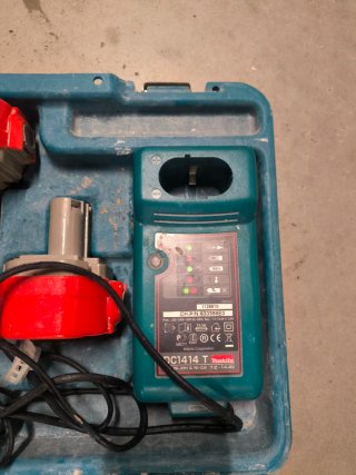 Cargador Makita + 3 Baterías