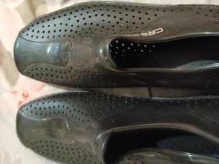 Zapatos negros de goma para hombre