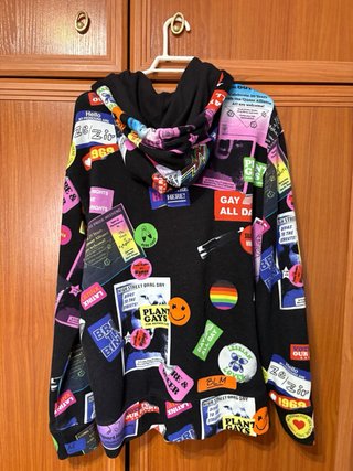 Sudadera Hollister con parches Pride Talla S