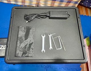 Patinete eléctrico con caja de carga