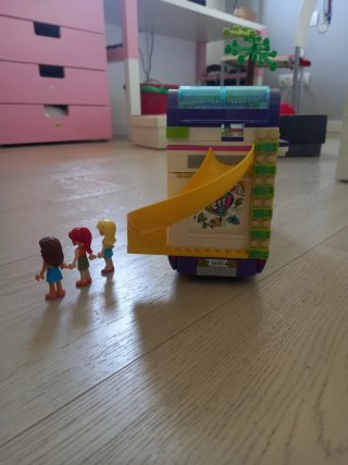 Lego Friends Camper Van con tobogán