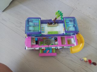 Lego Friends Camper Van con tobogán