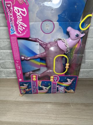 Unicornio y muñeca barbie