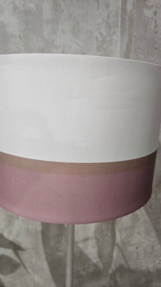 Lámpara de pie rosa y blanca