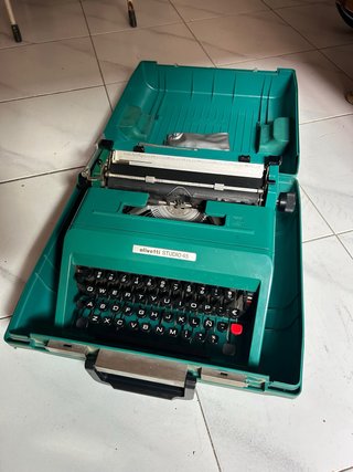 Máquina de escribir Olivetti Studio 45