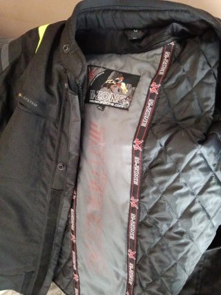 Chaqueta de moto con protecciones