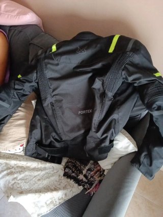 Chaqueta de moto con protecciones