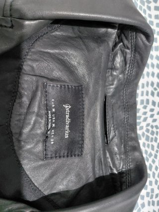 Chaqueta de piel negra