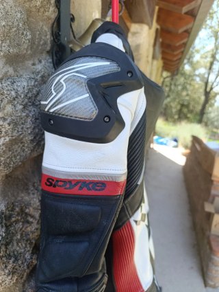 Mono de cuero Spyke T52 NUEVO