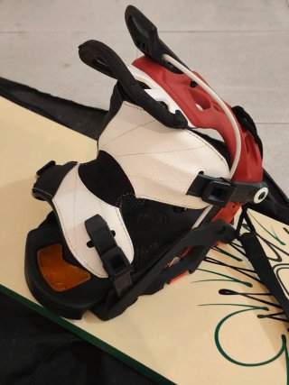 Tabla Snowboard Atomic + Fijaciones Flow