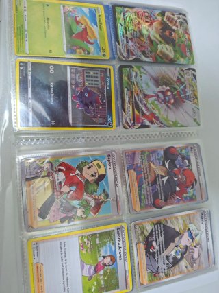 Colección Pokémon: Estampas y Figuras