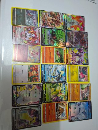 Colección Pokémon: Estampas y Figuras