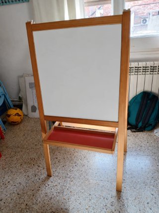 Pizarra Infantil Madera con Bandeja Roja